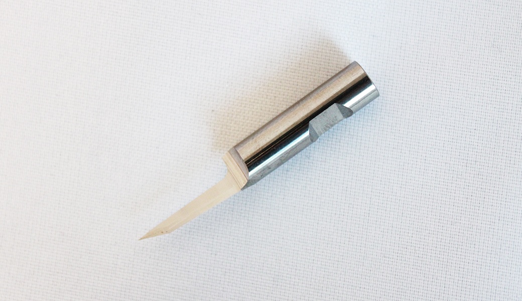 POINTED-TIP CYLINDRICAL BLADE
